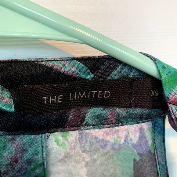 The Limited‎ Women's Size Extra Small Green Black Floral Sleeveless Top - Picture 3 of 6